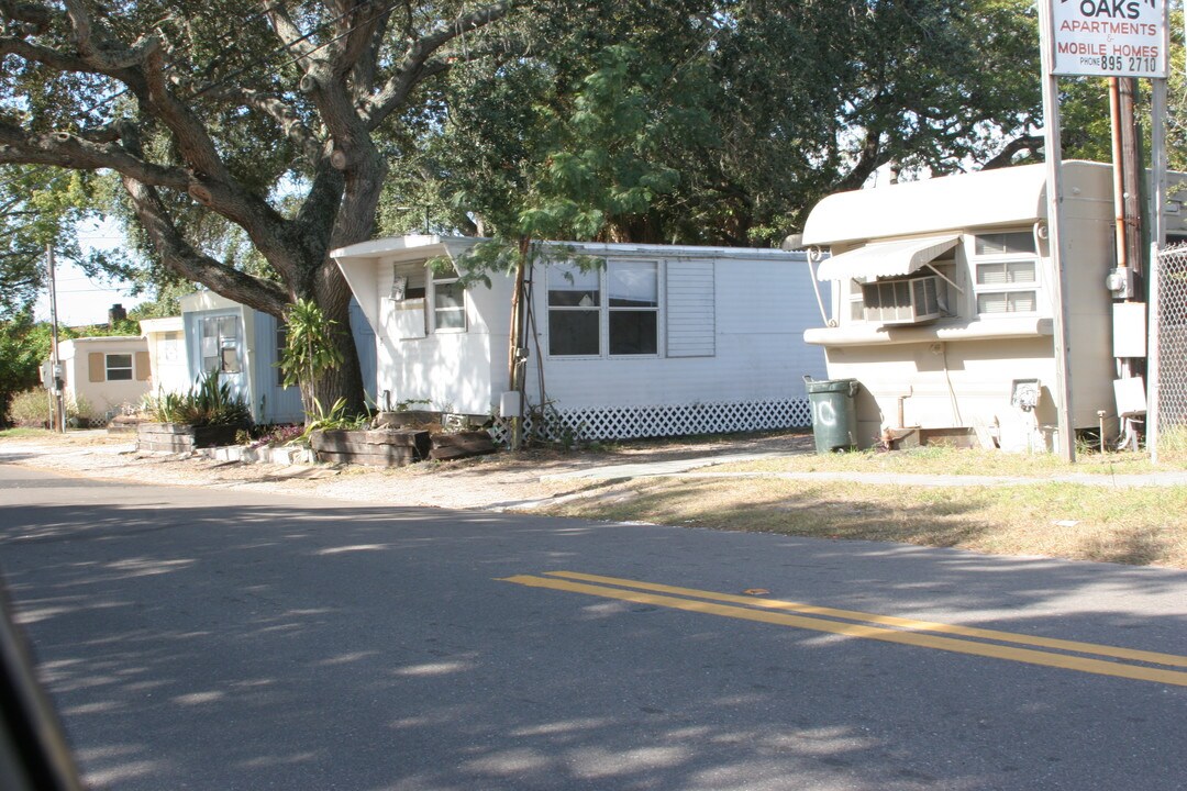 605 Braginton St in Clearwater, FL - Foto de edificio