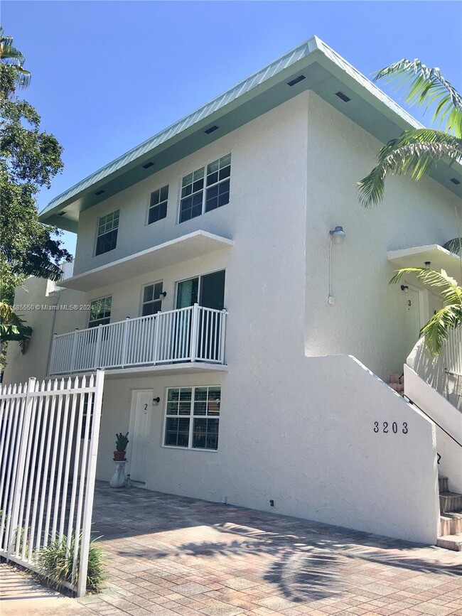 3203 Mary St in Miami, FL - Building Photo - Building Photo