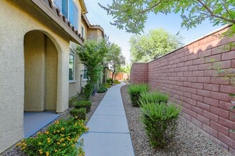 8591 Insignia Ave in Las Vegas, NV - Foto de edificio - Building Photo