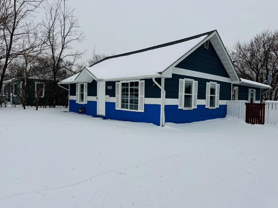 5626 6th St NE in Fridley, MN - Foto de edificio