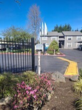 Cascade Court in Tacoma, WA - Foto de edificio - Building Photo