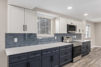 6976 Braun Ct in Arvada, CO - Foto de edificio - Building Photo