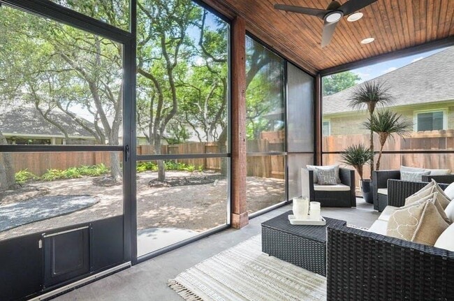 10820 Sky Rock Dr in Austin, TX - Building Photo - Building Photo
