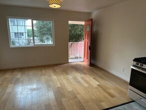 2406 Florencita Ave in Montrose, CA - Building Photo - Building Photo