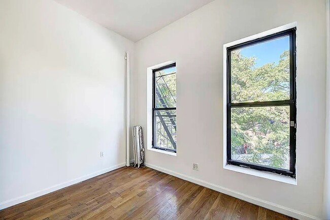 7 Carmine St in New York, NY - Building Photo - Building Photo