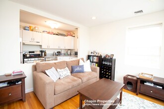 300 Washington St, Unit 4 in Brookline, MA - Building Photo - Building Photo