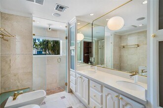 650 Lake Rd in Miami, FL - Building Photo - Building Photo