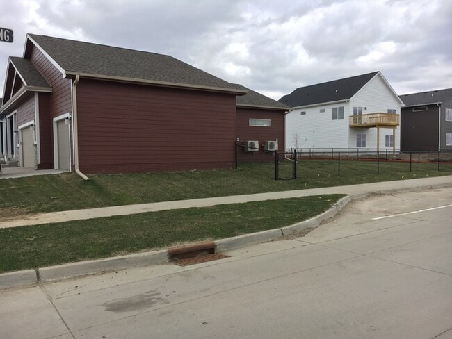 1851 NE Little Beaver Dr in Grimes, IA - Building Photo - Building Photo