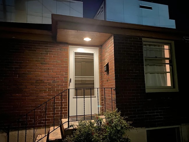 7737 15th Ave NW, Unit 7737 in Seattle, WA - Building Photo - Building Photo