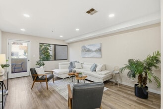 153 California Ave in Palo Alto, CA - Building Photo - Building Photo