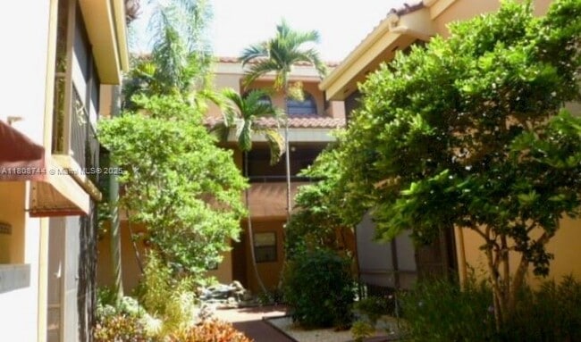 15555 N Miami Lakeway in Miami Lakes, FL - Building Photo - Building Photo