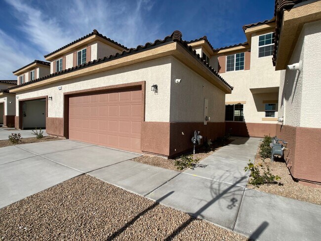 1418 Pink Dawn Dr in Henderson, NV - Building Photo - Building Photo