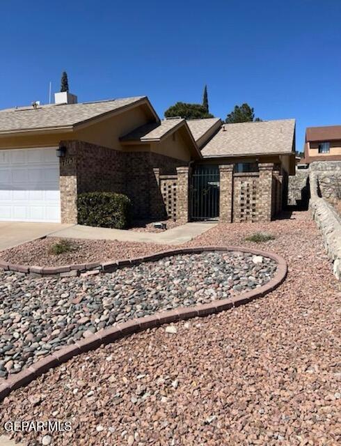 property at 7115 Orizaba Ave