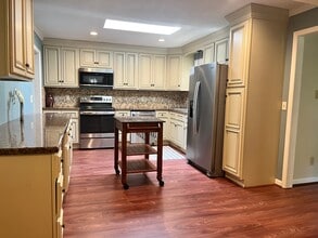 1005 Hayfield Ln in Greensboro, NC - Building Photo - Building Photo