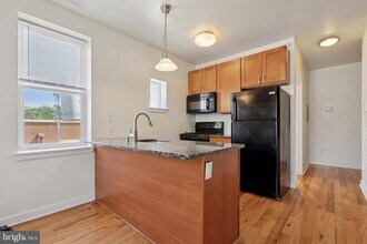 2128 N 17th St, Unit 2 in Philadelphia, PA - Building Photo - Building Photo