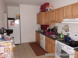 33 Egremont Rd, Unit 3 in Boston, MA - Building Photo