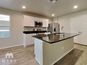 4203 Asher Alley in Saint Hedwig, TX - Foto de edificio - Building Photo