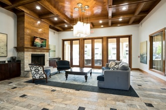 Ansley Falls Apartment Homes in Charlotte, NC - Foto de edificio - Building Photo