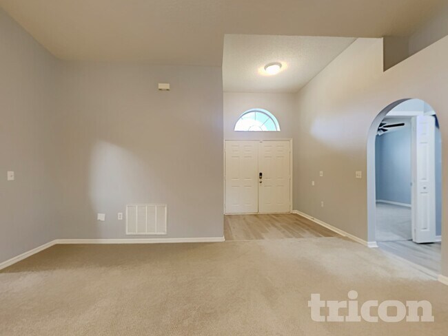 7439 Lawn Tennis Ln in Jacksonville, FL - Foto de edificio - Building Photo