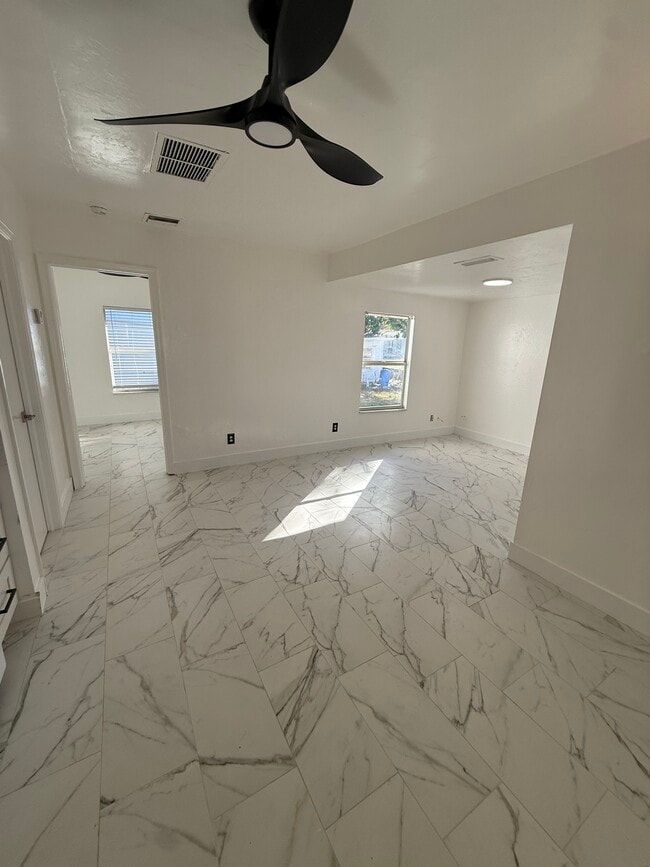 1290 Highlands Dr, Unit C in Naples, FL - Foto de edificio - Building Photo