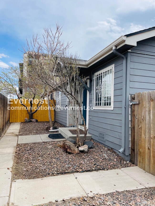 property at 2107 S Acoma St
