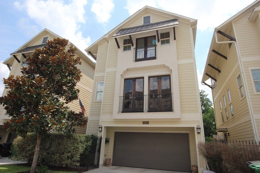 2212 Radcliffe St in Houston, TX - Building Photo