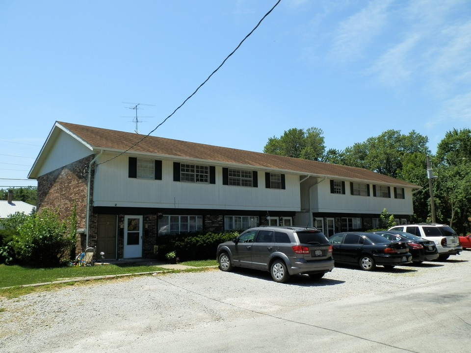 Sunset Apartments in Benton, IL - Building Photo