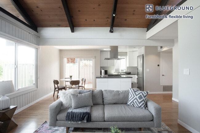 15 Cassandra Way in Mountain View, CA - Building Photo - Building Photo