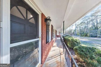 909 Rosedale Dr in Marietta, GA - Foto de edificio - Building Photo