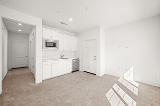 35286 Sorenstam Dr-Unit -Unit B in Beaumont, CA - Foto de edificio - Building Photo