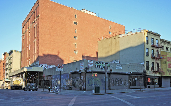 Ice House Condominiums in New York, NY - Building Photo - Building Photo