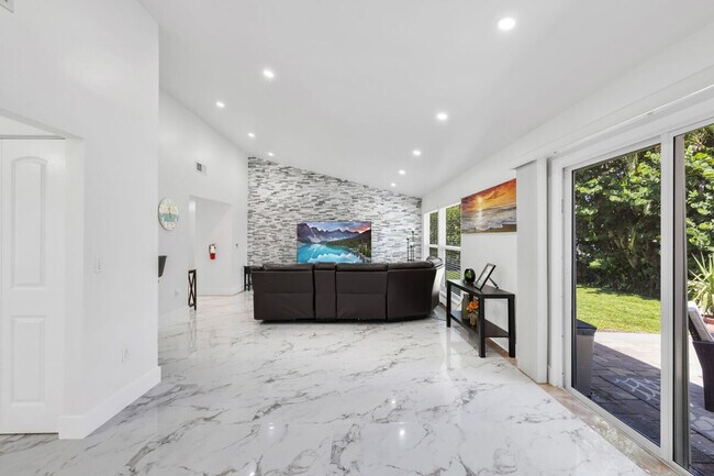 1318 Bayport Ave in Marco Island, FL - Building Photo - Building Photo