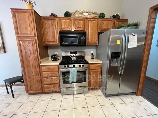 8329 Burnt Ember Pl in Fort Wayne, IN - Building Photo - Building Photo