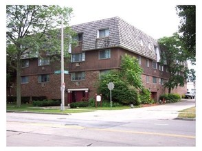 River Bend Apartments in Milwaukee, WI - Building Photo - Building Photo