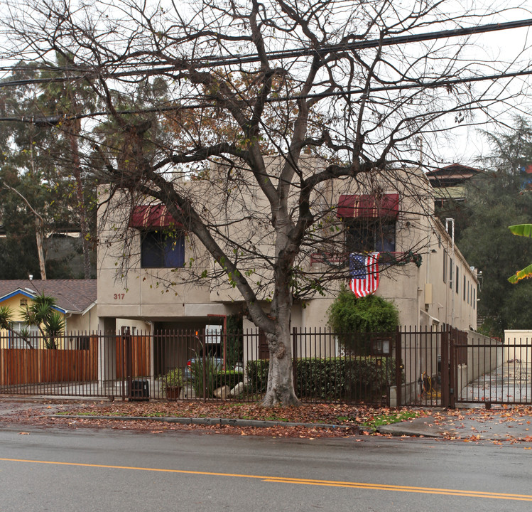 323 San Pascual Ave in Los Angeles, CA - Foto de edificio