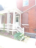 405 E Main St, Unit First Floor Apartment in New Holland, PA - Building Photo