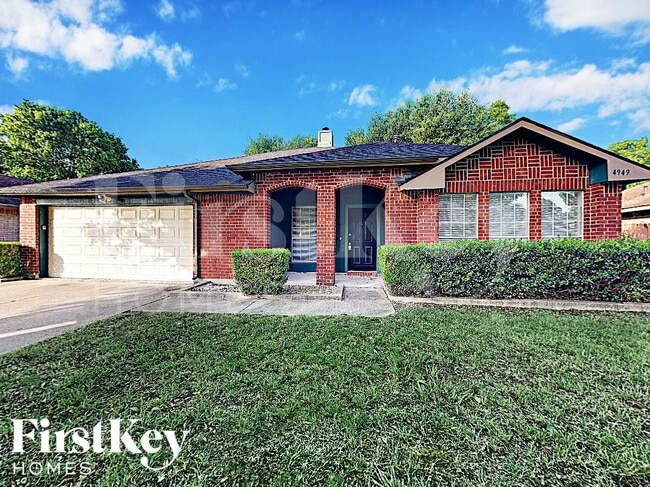 property at 4949 Oak Hollow Dr