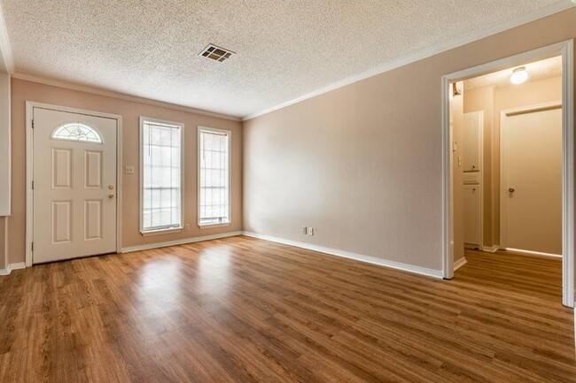 1220 E Brooks St in Norman, OK - Building Photo - Building Photo