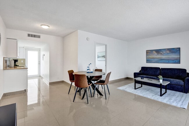 905 N Federal Hwy, Unit SI ID1504071P in Lake Worth Beach, FL - Foto de edificio - Building Photo