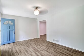46 Cooper Lake Rd SW in Mableton, GA - Building Photo - Building Photo
