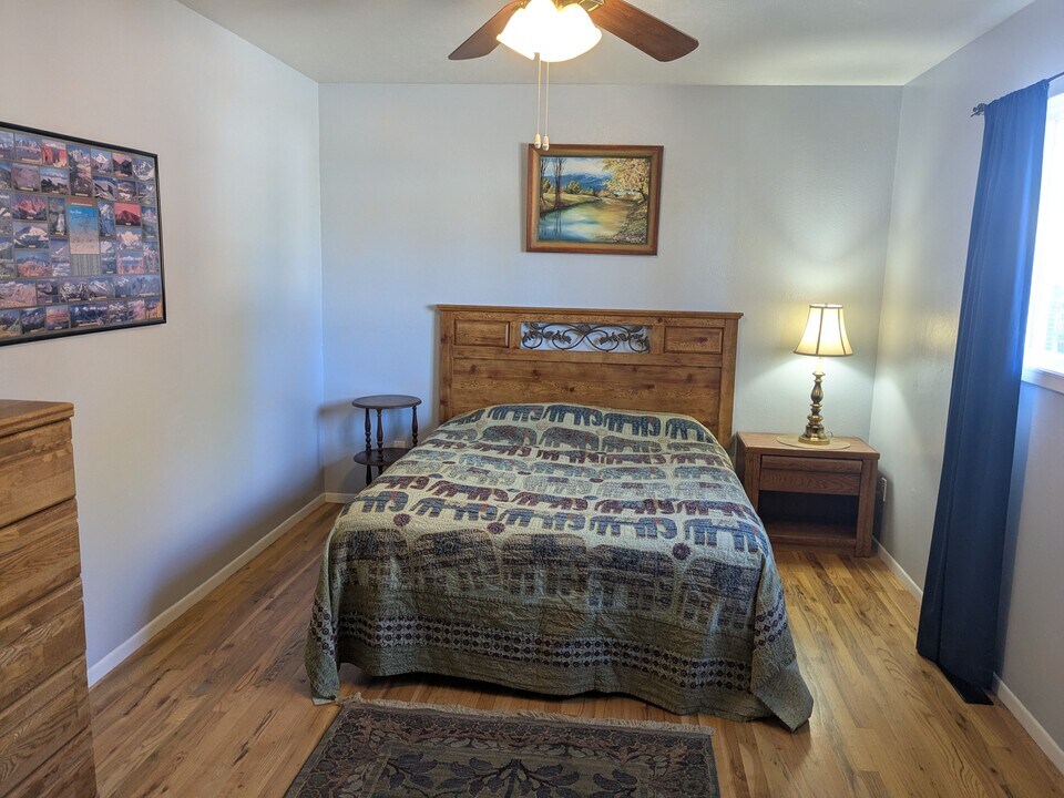 3717 Indianpipe Cir, Unit Master Bedroom in Colorado Springs, CO - Foto de edificio