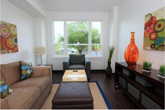 Continuum Apartments in Gainesville, FL - Foto de edificio - Building Photo