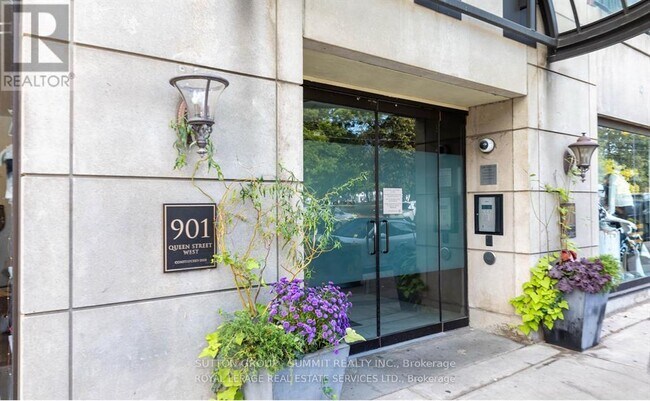 901-901 Queen St W in Toronto, ON - Building Photo - Building Photo