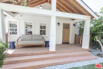 825 Superba Ave in Los Angeles, CA - Building Photo - Building Photo