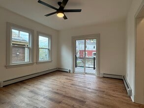 23 Howard St, Unit 3 in Millvale, PA - Foto de edificio - Building Photo