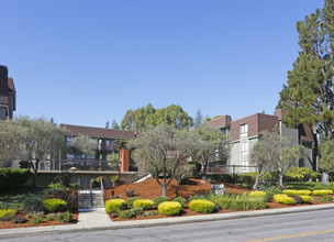 Seven Oaks in Menlo Park, CA - Foto de edificio - Building Photo