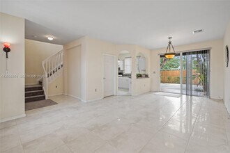 627 E Mowry Ct in Homestead, FL - Building Photo - Building Photo