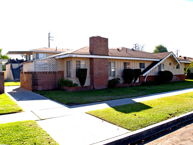 3522 W Mungall Dr in Anaheim, CA - Foto de edificio - Building Photo