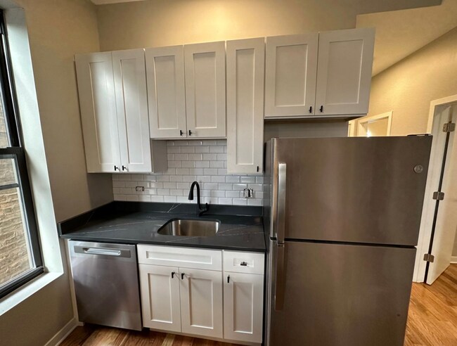 3513 N Sheffield Ave, Unit 1R in Chicago, IL - Foto de edificio - Building Photo