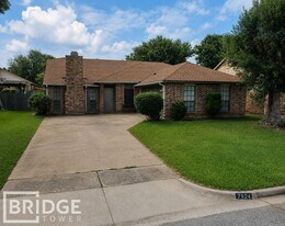 7924 Eastwind Dr in Fort Worth, TX - Building Photo